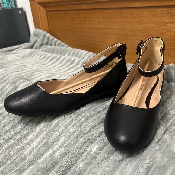 Black Kitten Heels With Adjustable Buckle - Picture 1 of 10